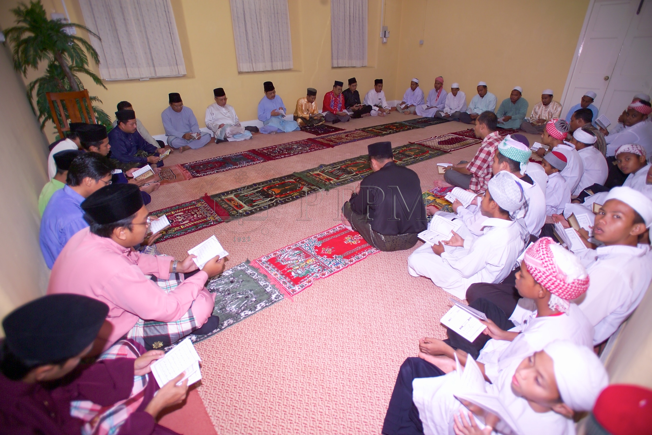 23 9 2005 NAIB CANSELOR BERSAMA ANAK YATIM